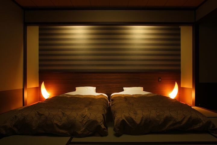 Room 8 of 65