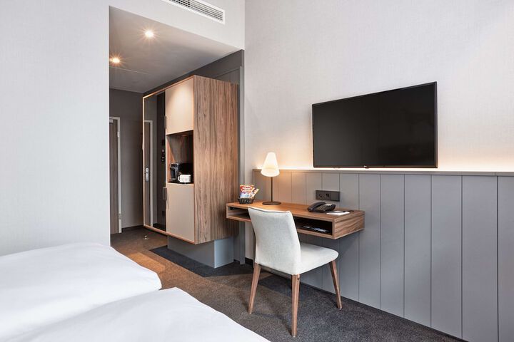 Room 15 of 34