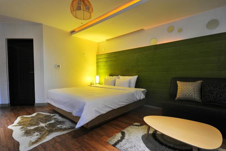 Room 17 of 39