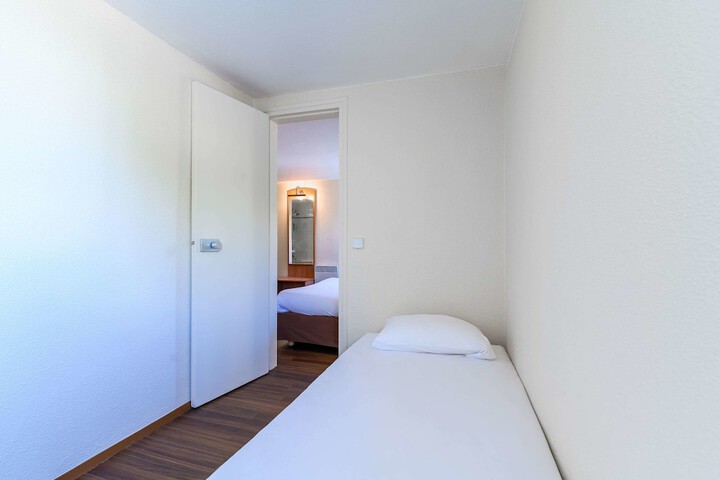 Room 6 of 43