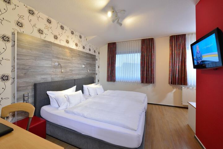 Room 6 of 39