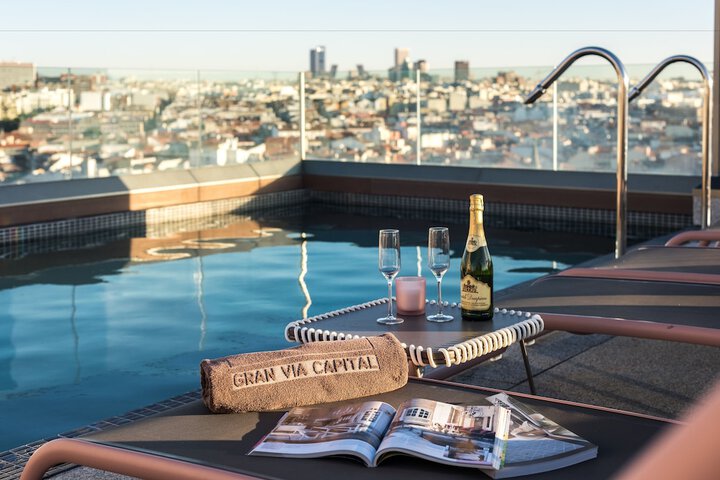Hotel Pool