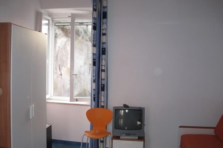 Room 16 of 31