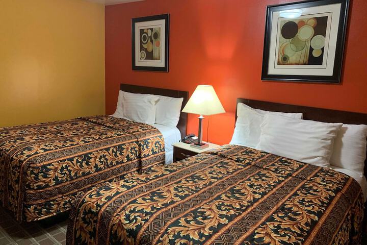 1 Queen Bed (14 of 16)