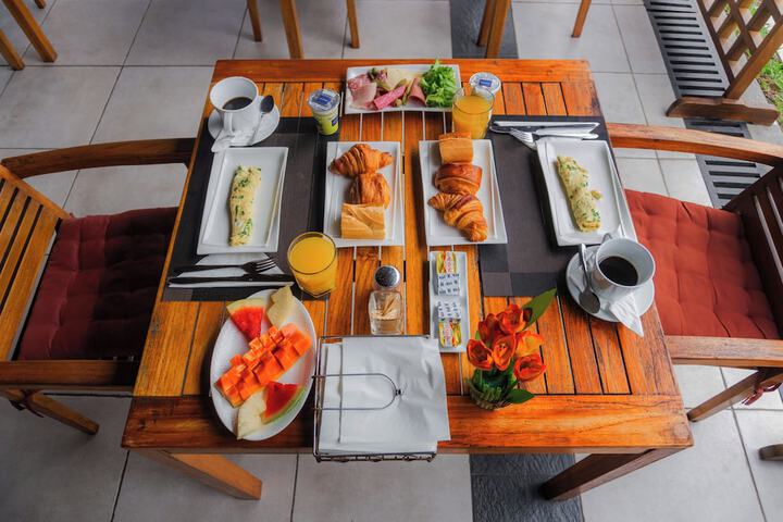 Dining 36 of 59