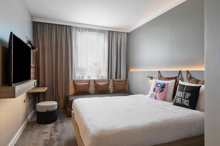 Room 15 of 37