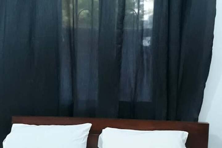 Room 13 of 83