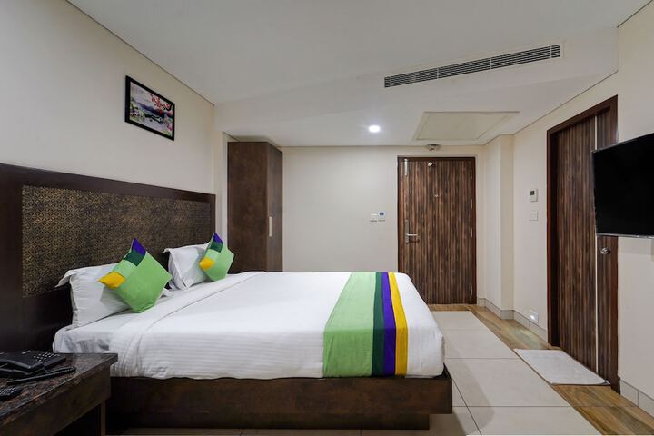 Room 18 of 38