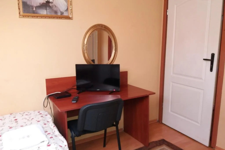Room 16 of 26