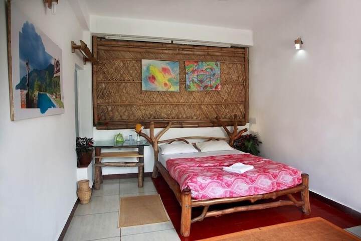 Room 3 of 33
