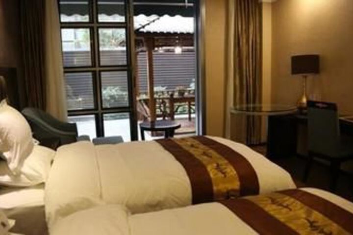 Room 2 of 6