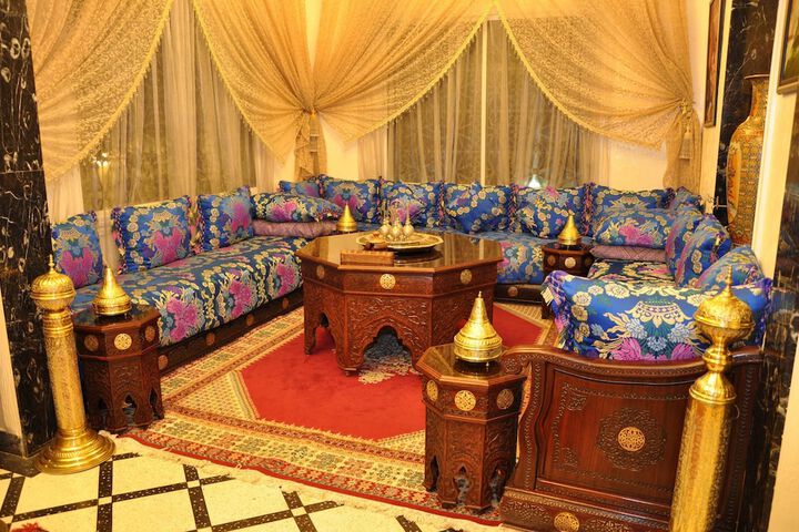 Lobby lounge