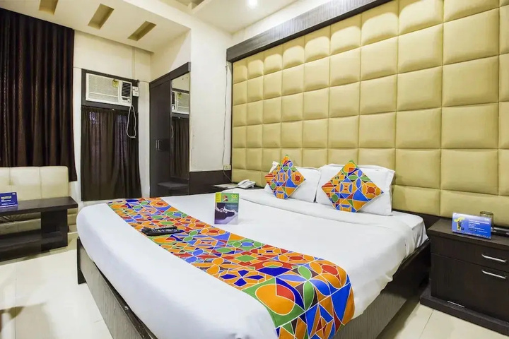 Room 4 of 12