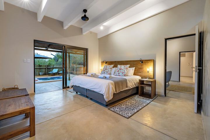 Room 4 of 32