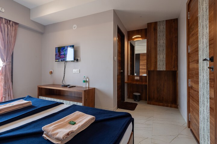 Room 7 of 16