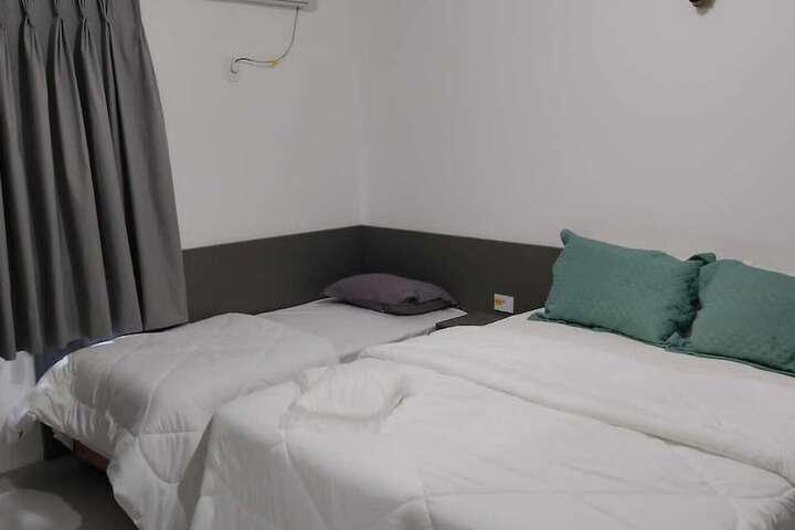 Room 6 of 11