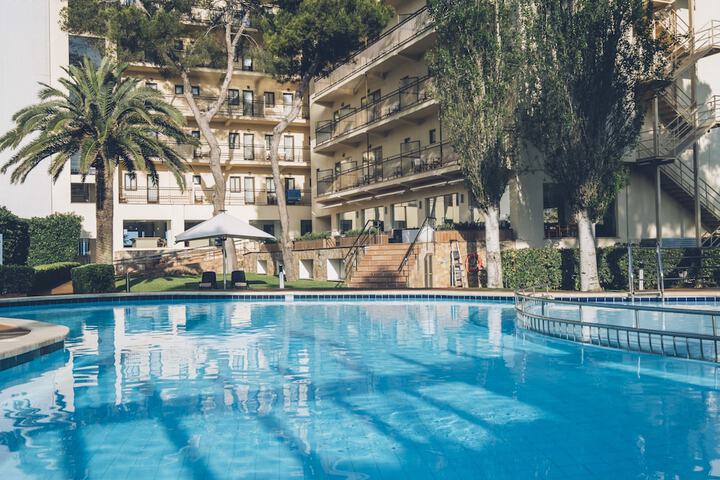 Hotel with Pool
