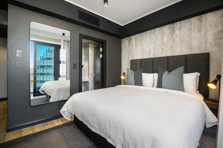 Room 37 of 210