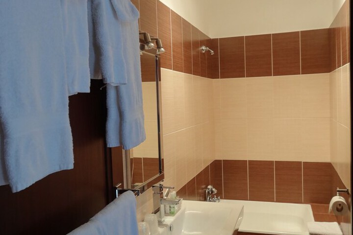 Room 12 of 35