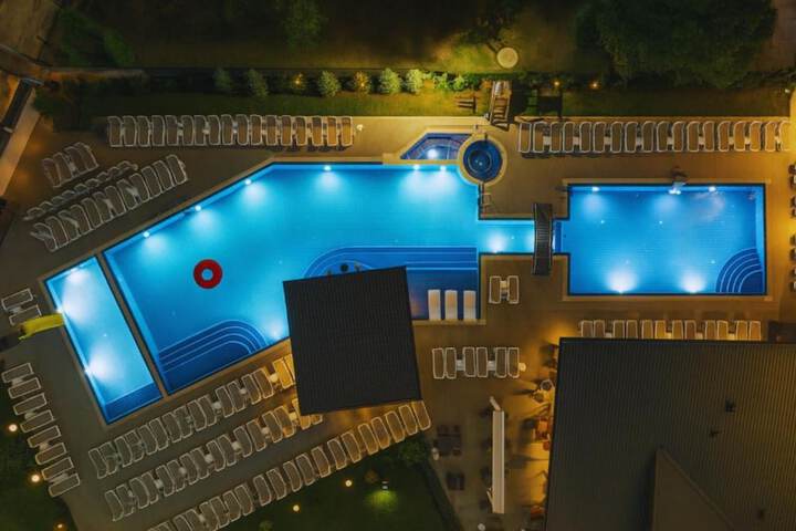Hotel 52 of 55