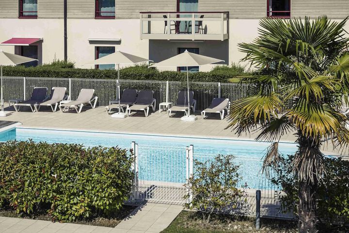 Hotel Pool