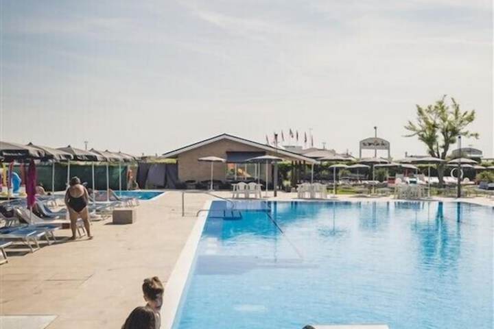 Pool 105 of 135