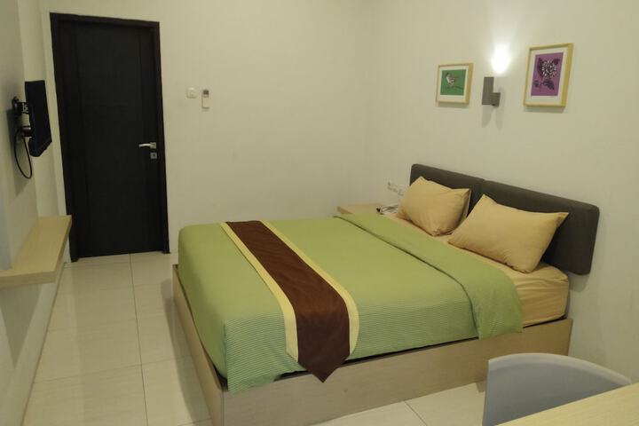 Room 8 of 20