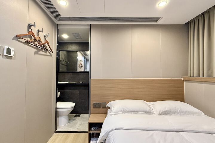Room 5 of 19