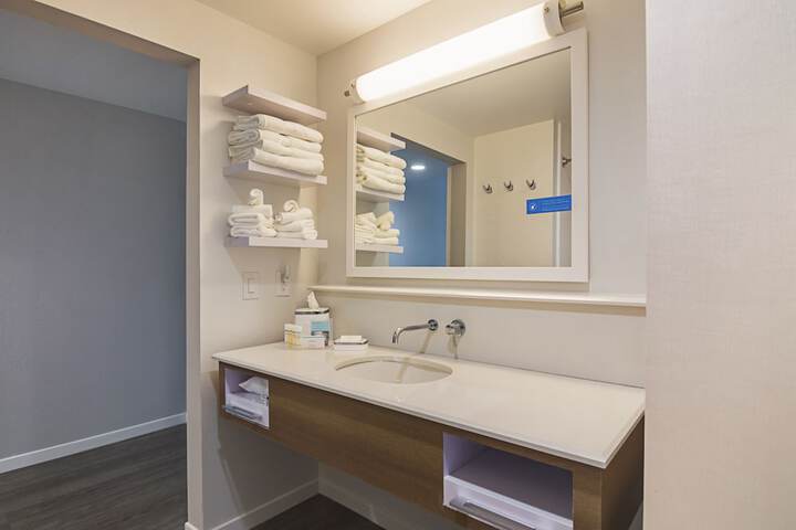 Bathroom sink