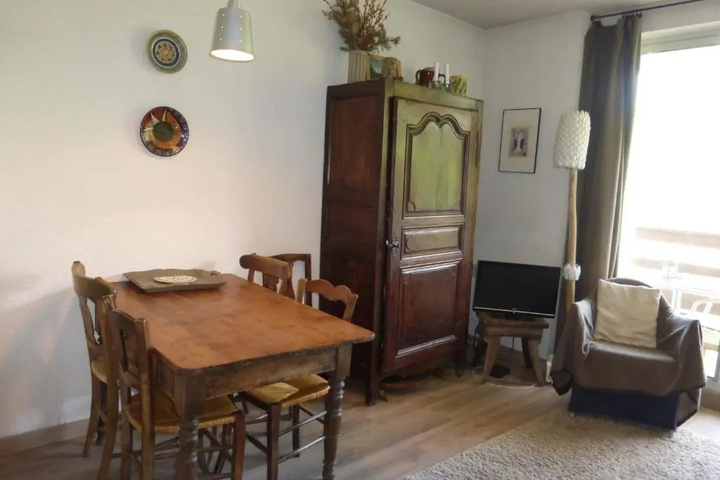 Room 4 of 13