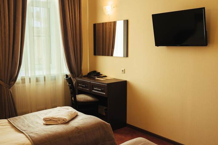 Room 21 of 49