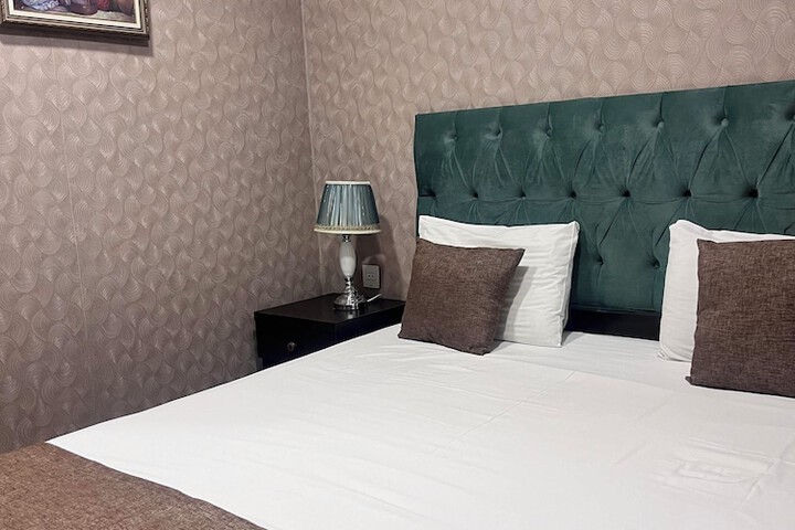 Room 1 of 30