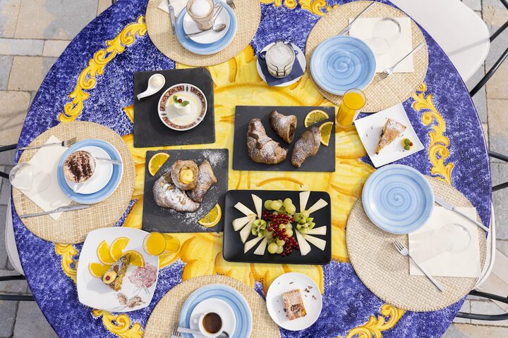 Breakfast/Coffee Service 62 of 162