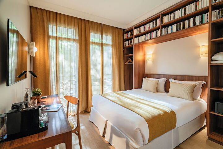 Room 42 of 90