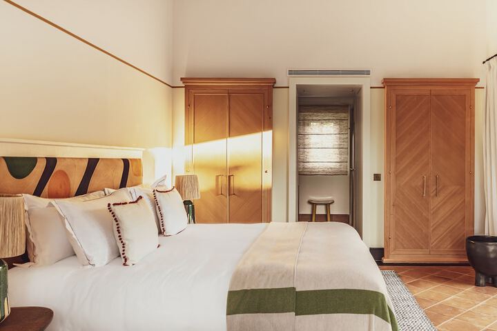 Room 28 of 114