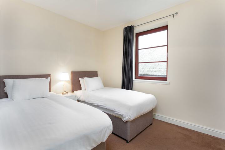 Room 5 of 14