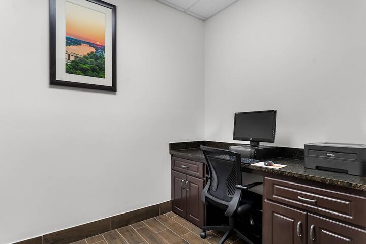 Business Center 37 of 41