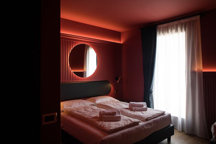 Room 7 of 27