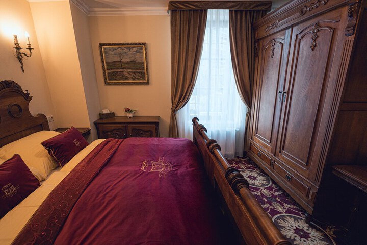 Room 23 of 90
