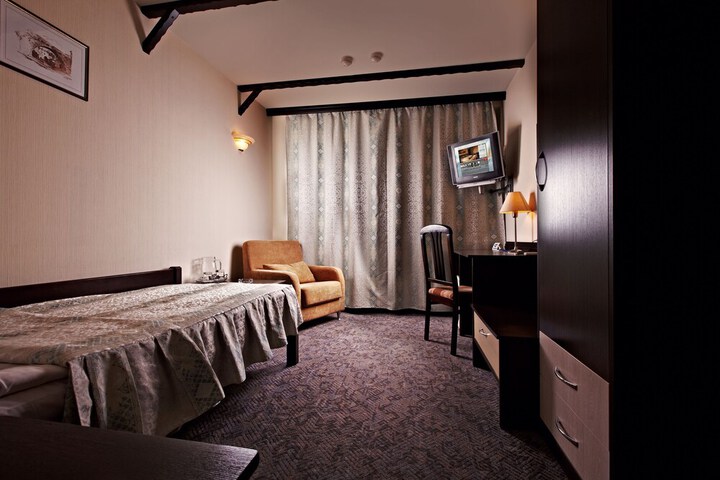 Room 8 of 65