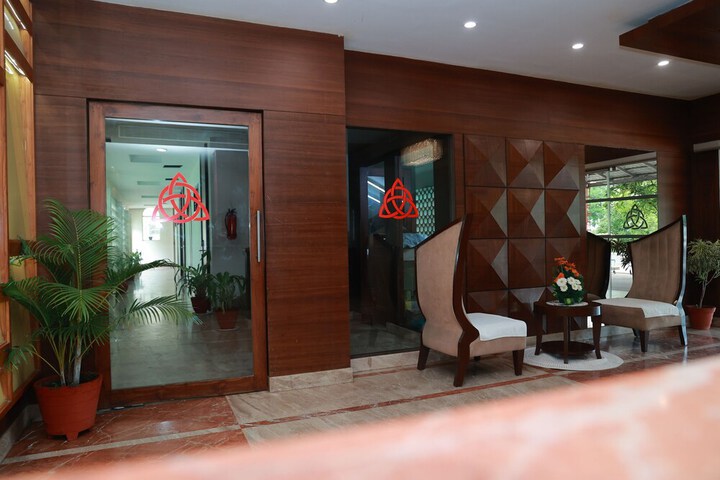 Entrance & Lobby