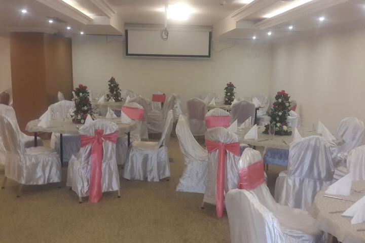Ballroom/Hall 48 of 61