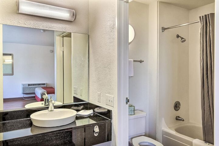 Deluxe Room 2 Double Beds Refrigerator, Microwave (1 of 6)