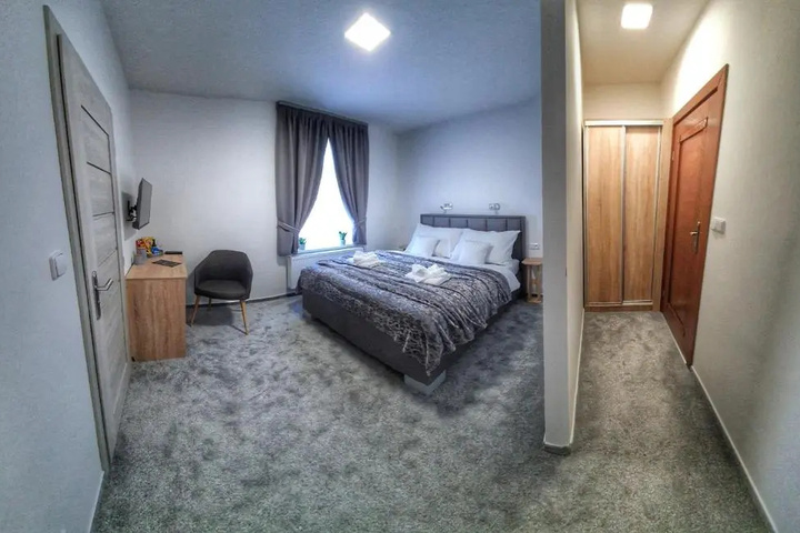Room 16 of 25
