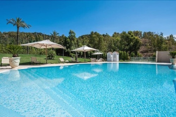 Pool Hotel