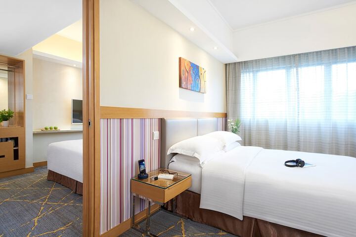Room 21 of 43