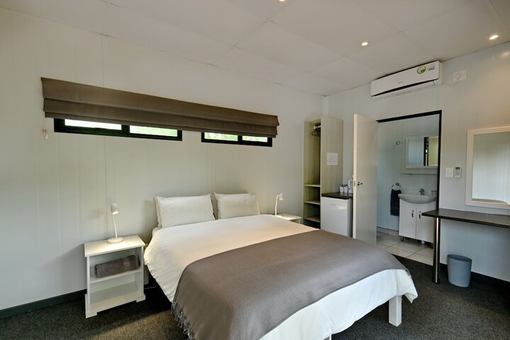 Room 4 of 28