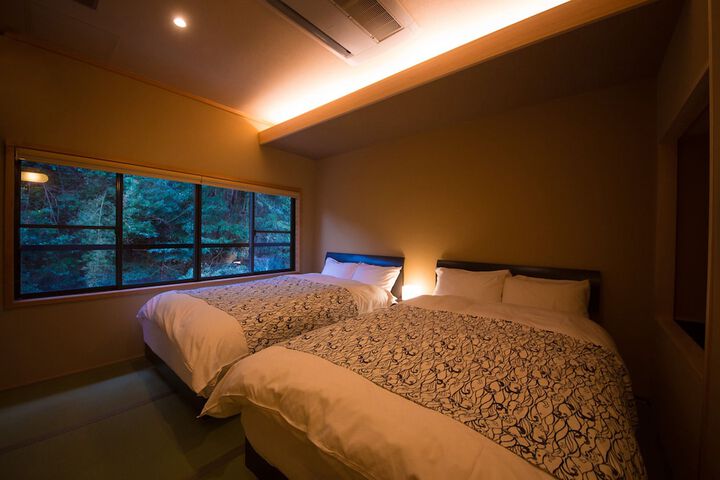 Room 12 of 80