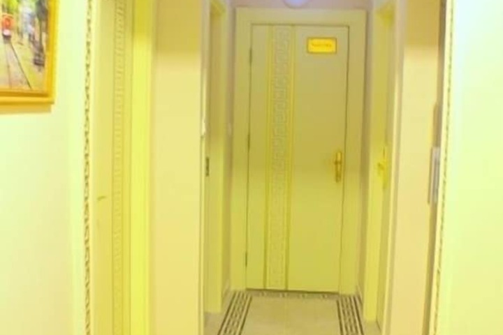 Ballroom/Hall 28 of 29