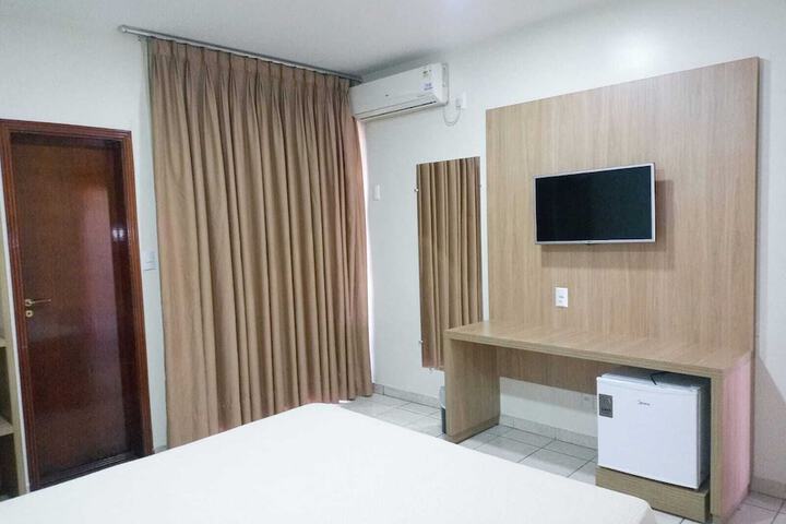 Room 6 of 42